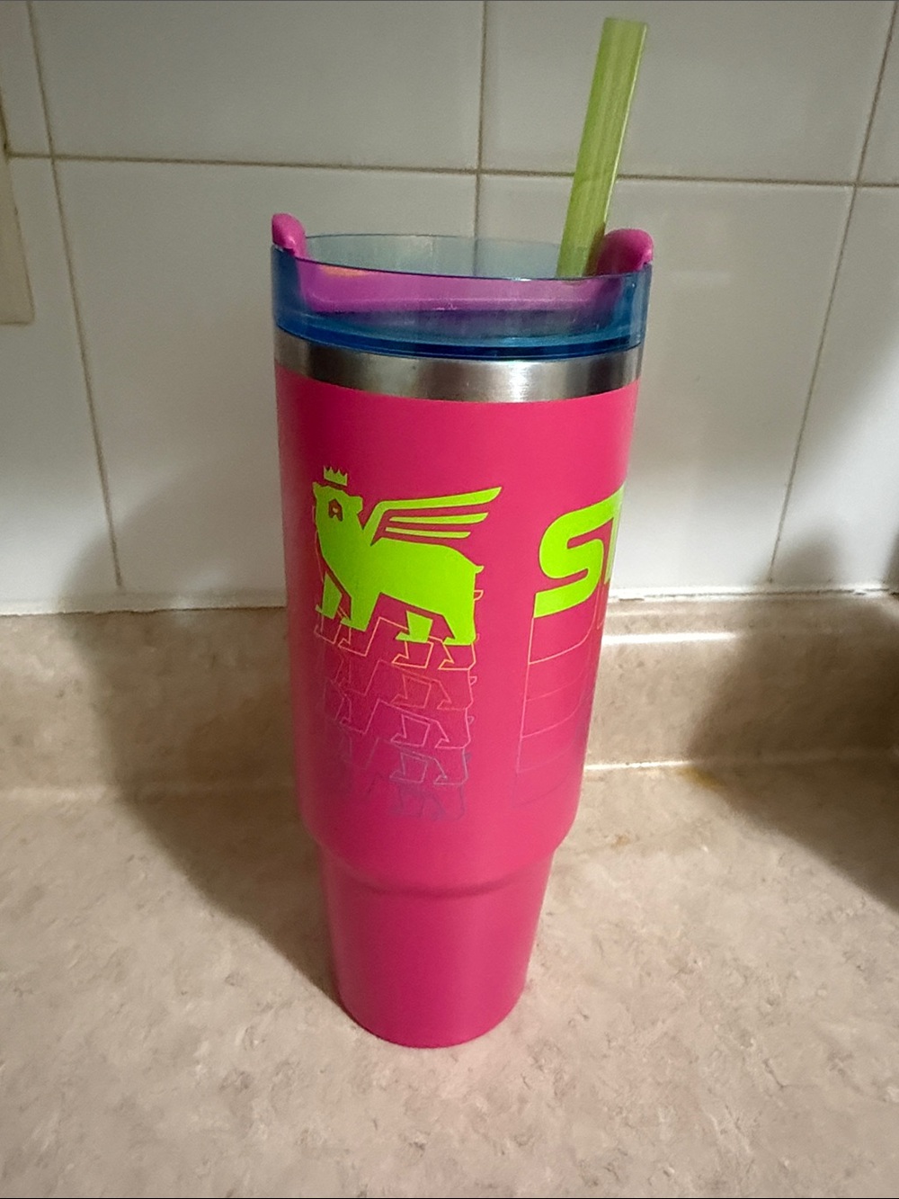 Stanley Vivid Violet Reverb 30 oz Travel Tumbler with Lime Accent and Blue Lid - Picture 3 of 6